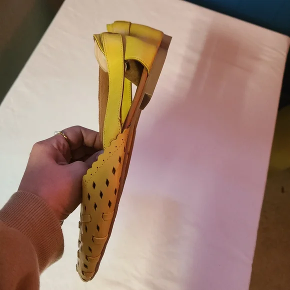 Spring Step Yellow Flats Size 36 - Picture 5 of 10